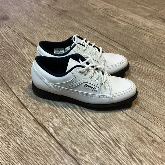 FootJoy GreenJoys Junior Golf Shoes Teens 4877 4 M White Lace-Up Spike less New - Picture 2 of 6